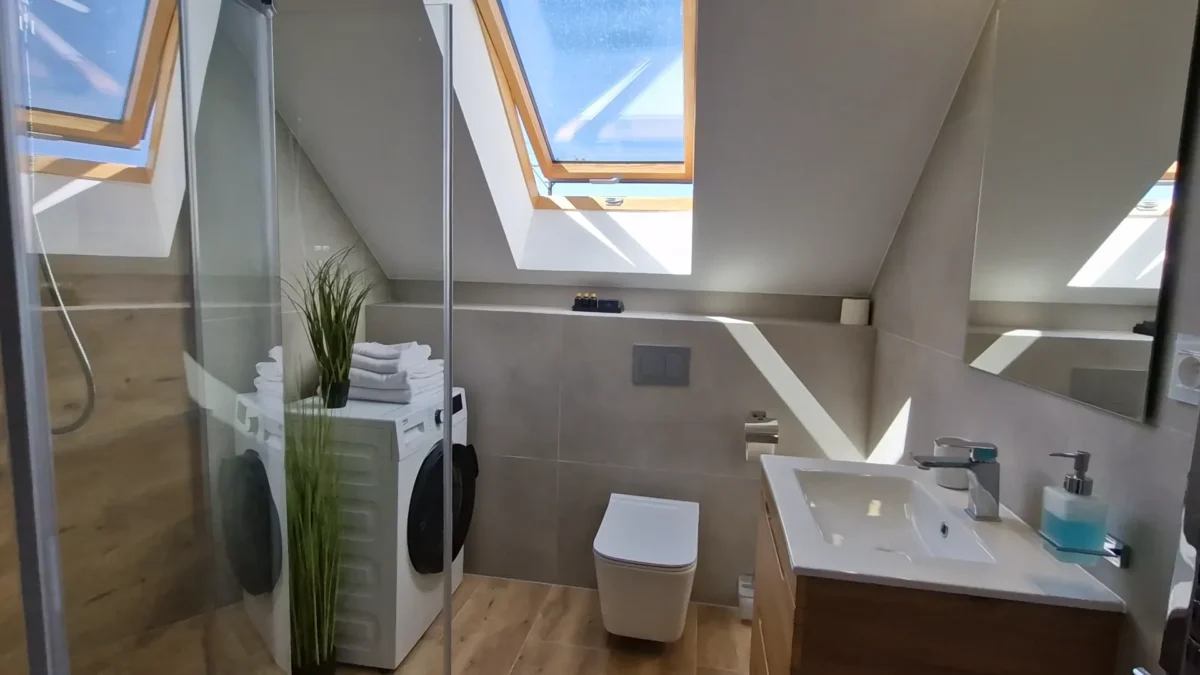 Prywatna łazienka z prysznicem dla każdego apartamentu