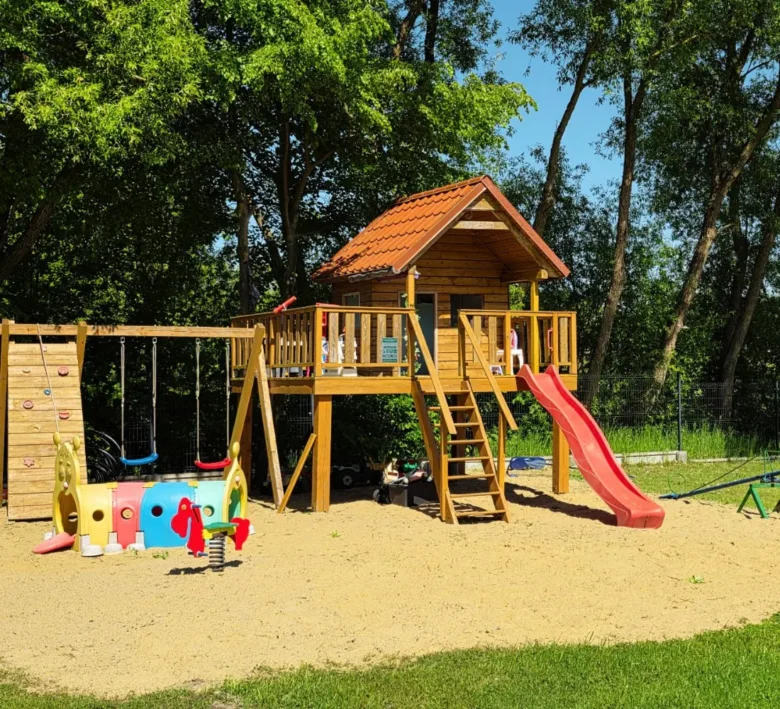 Plac zabaw (3)